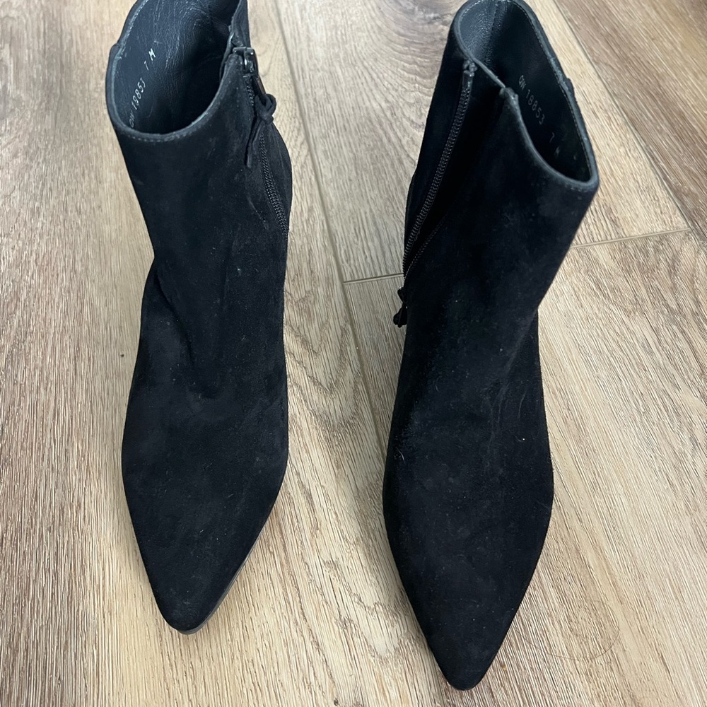 Elegant Black Suede Ankle Boots